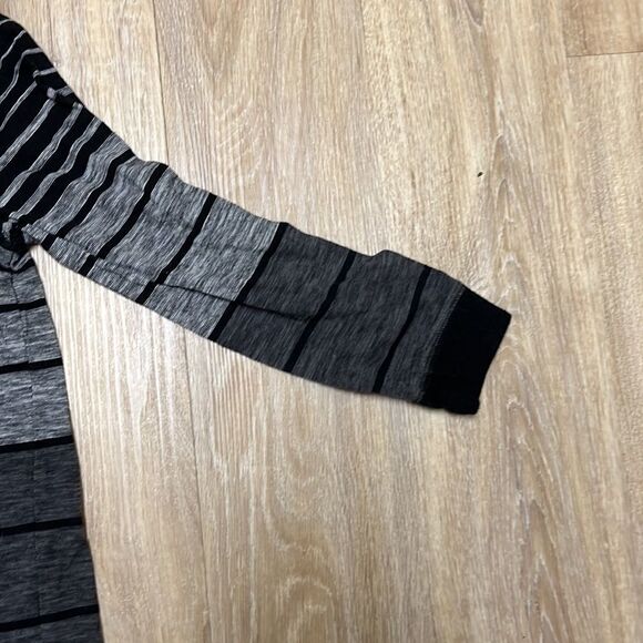 OCEAN Current Black and Grey Stripped Hoodie.  Size Medium - Picture 3 of 8